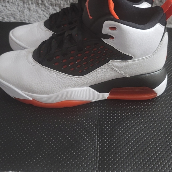 MENS SIZE 8 JORDAN MAXIN 200 (MINT) - Picture 2 of 10